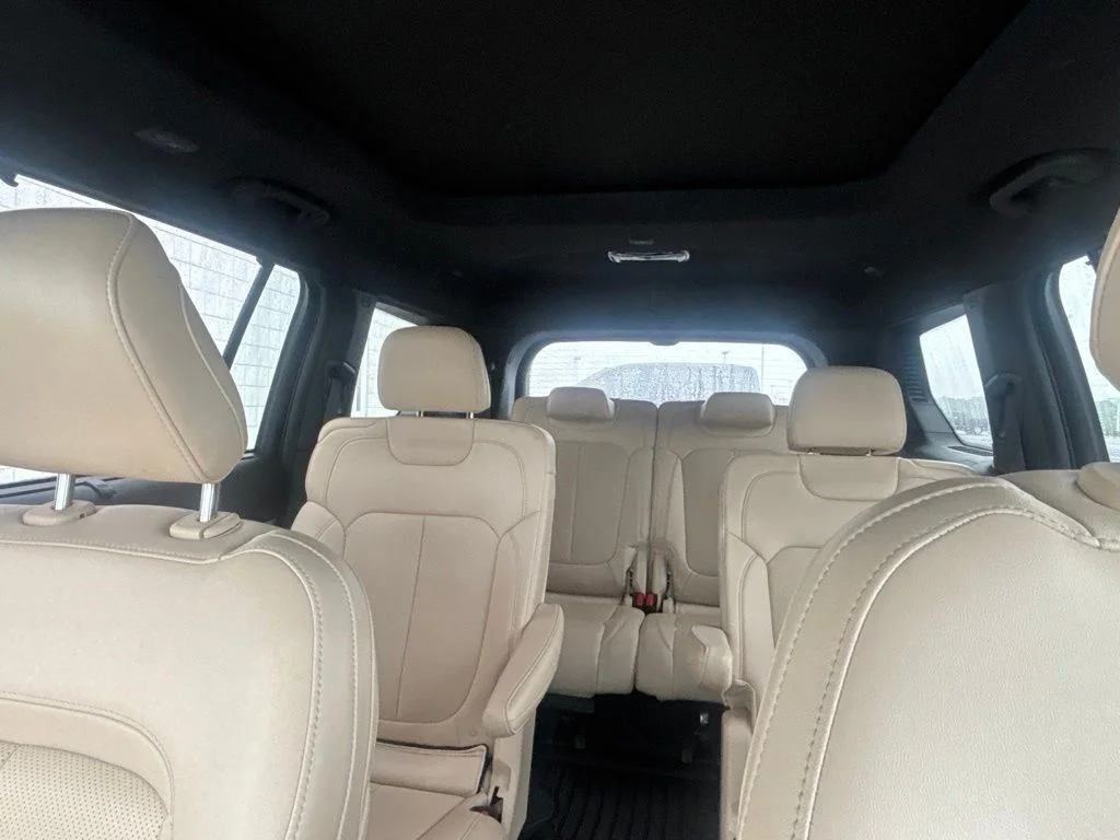 Used 2024 Gray Jeep Limited image 21