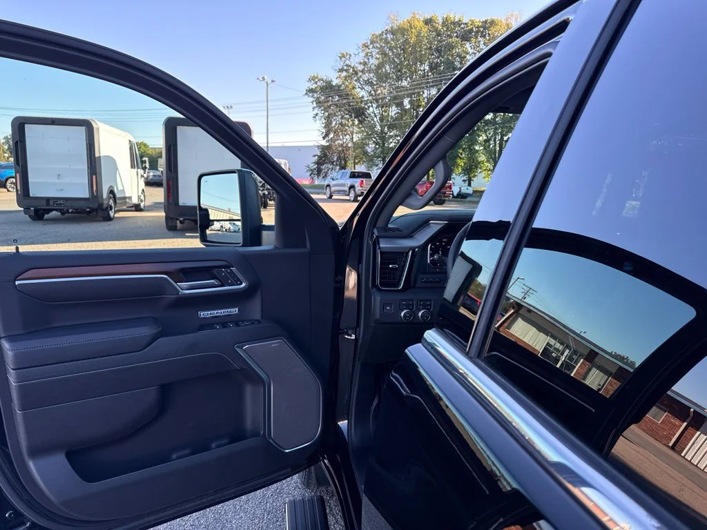 Used 2025 Onyx Black GMC Denali image 18