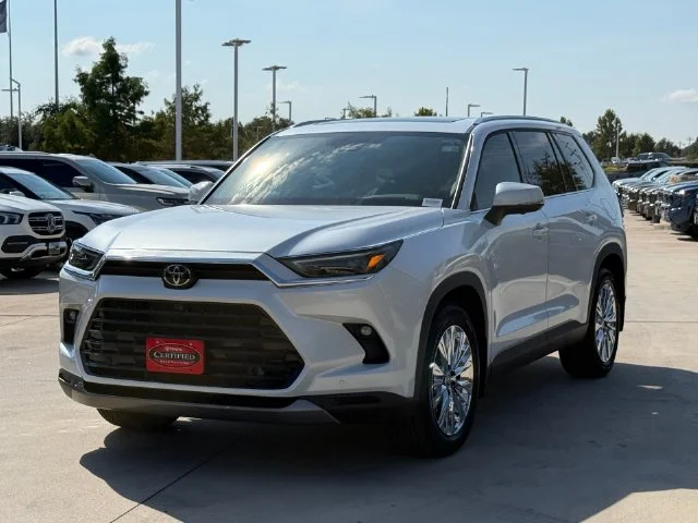 Certified Used 2025 WIND CHILL PEARL Toyota Platinum image 9