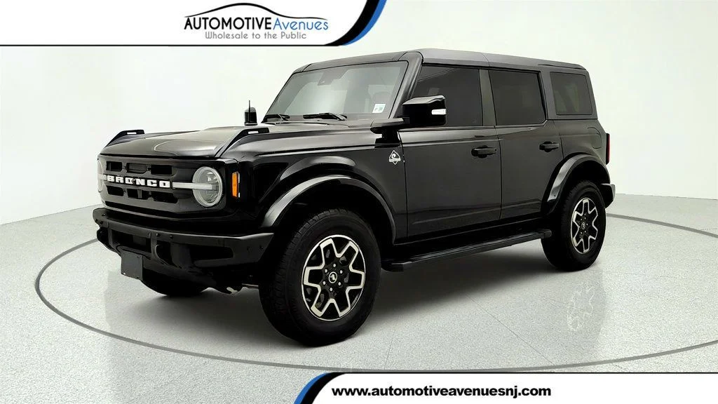 Used 2023 Shadow Black Ford Outer Banks 4 Door 4x4 w/ High Package & 2.7L V6 image 1
