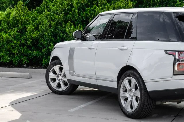 Used 2019 White Land Rover 5.0L V8 Supercharged image 14
