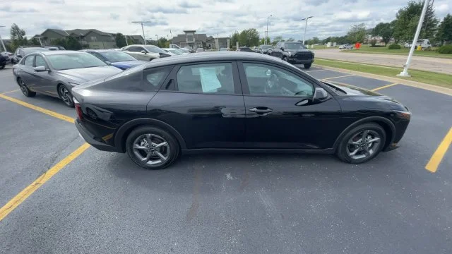 2025 Kia K4 LXS - Photo 3