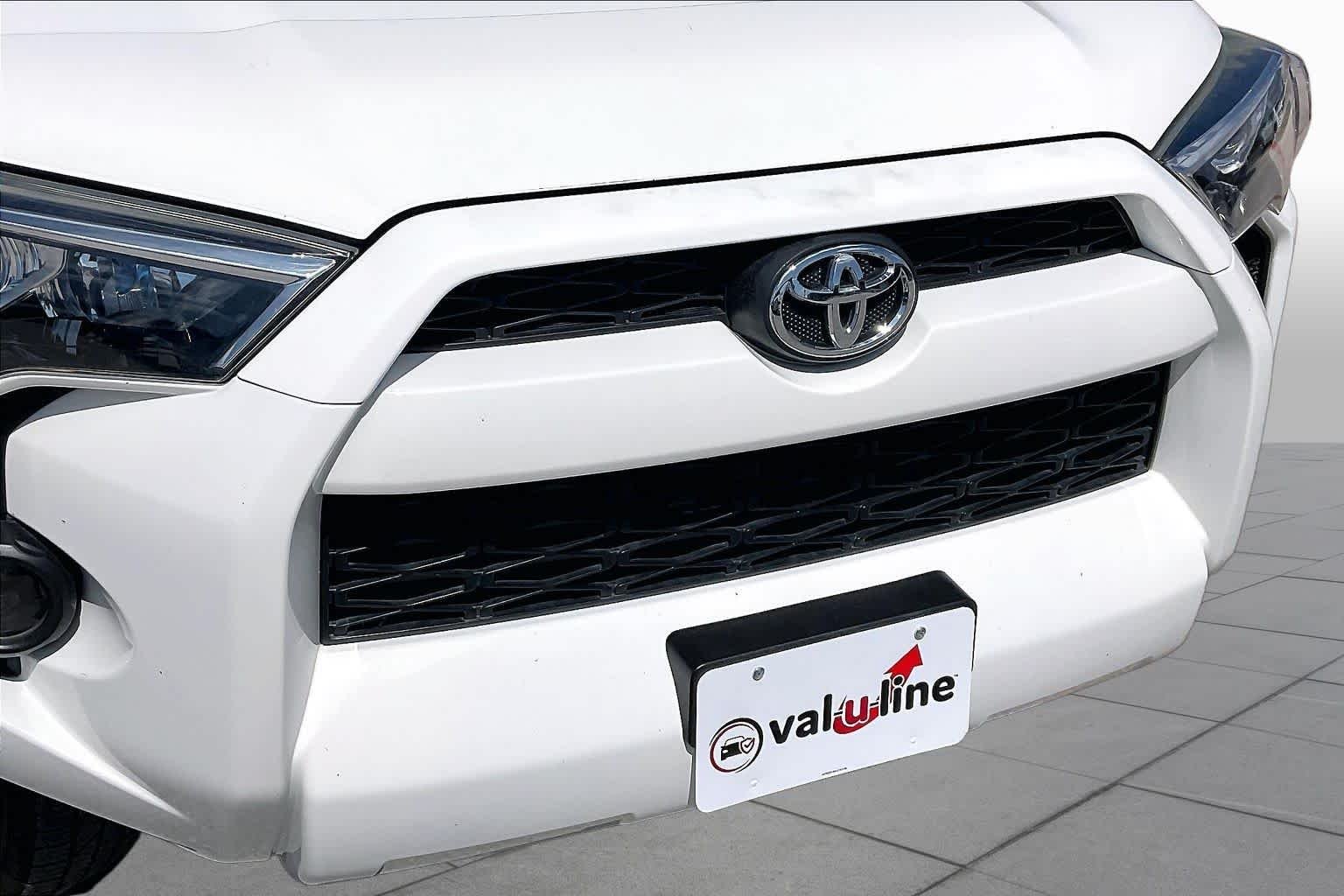 Used 2019 Super White Toyota SR5 image 30