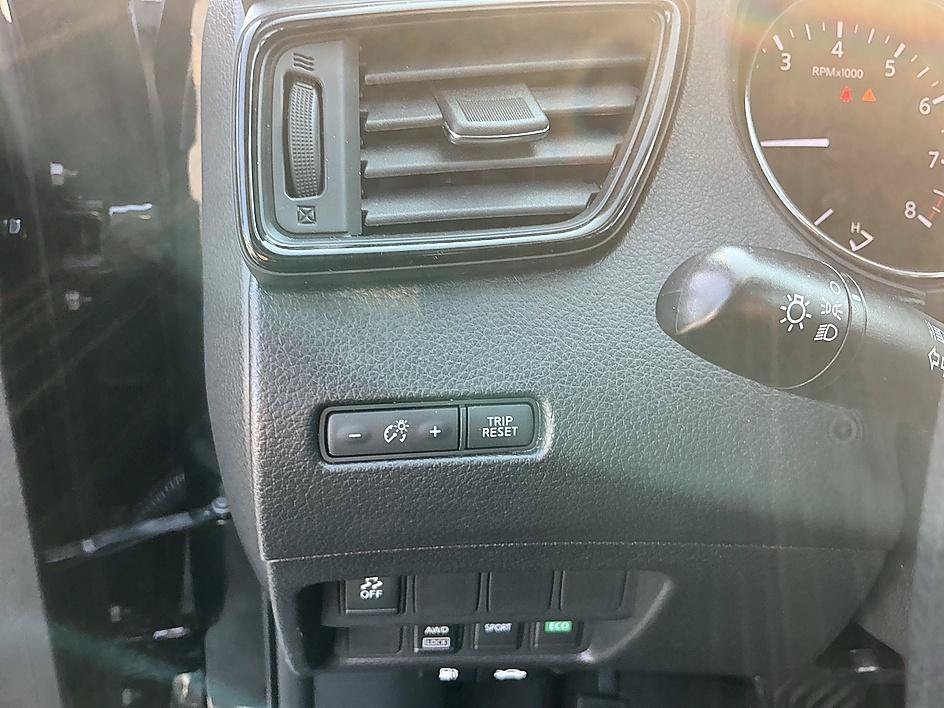 Used 2017 Magnetic Black Nissan S image 13