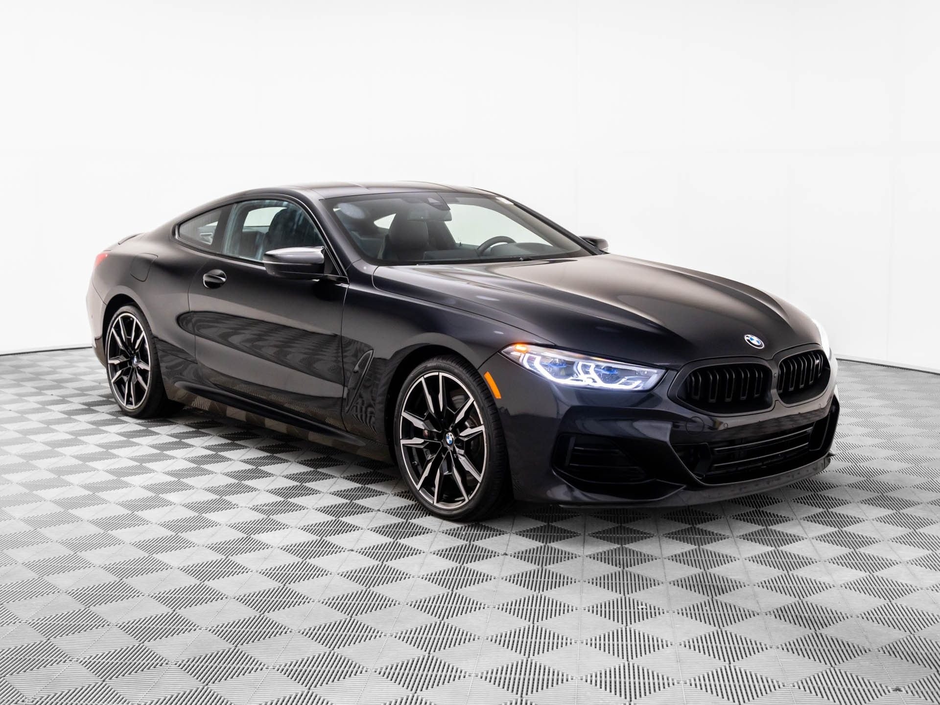 2025 BMW 8 Series M850i - Photo 8