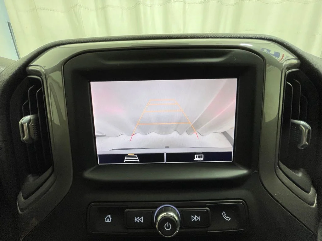 Used 2022 White Chevrolet Custom image 22