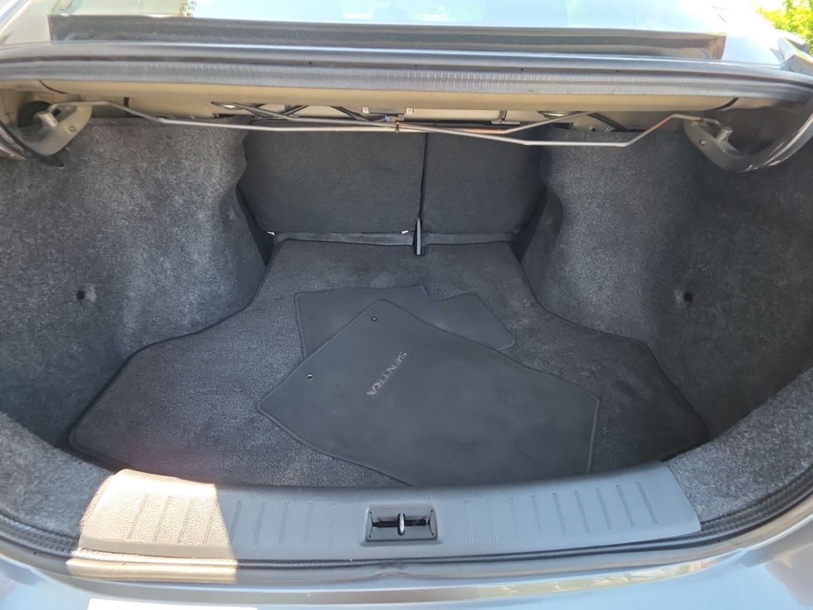 Used 2017 Gray Nissan SR image 9