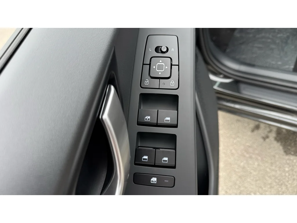 New 2026 Blk Kia LX image 25