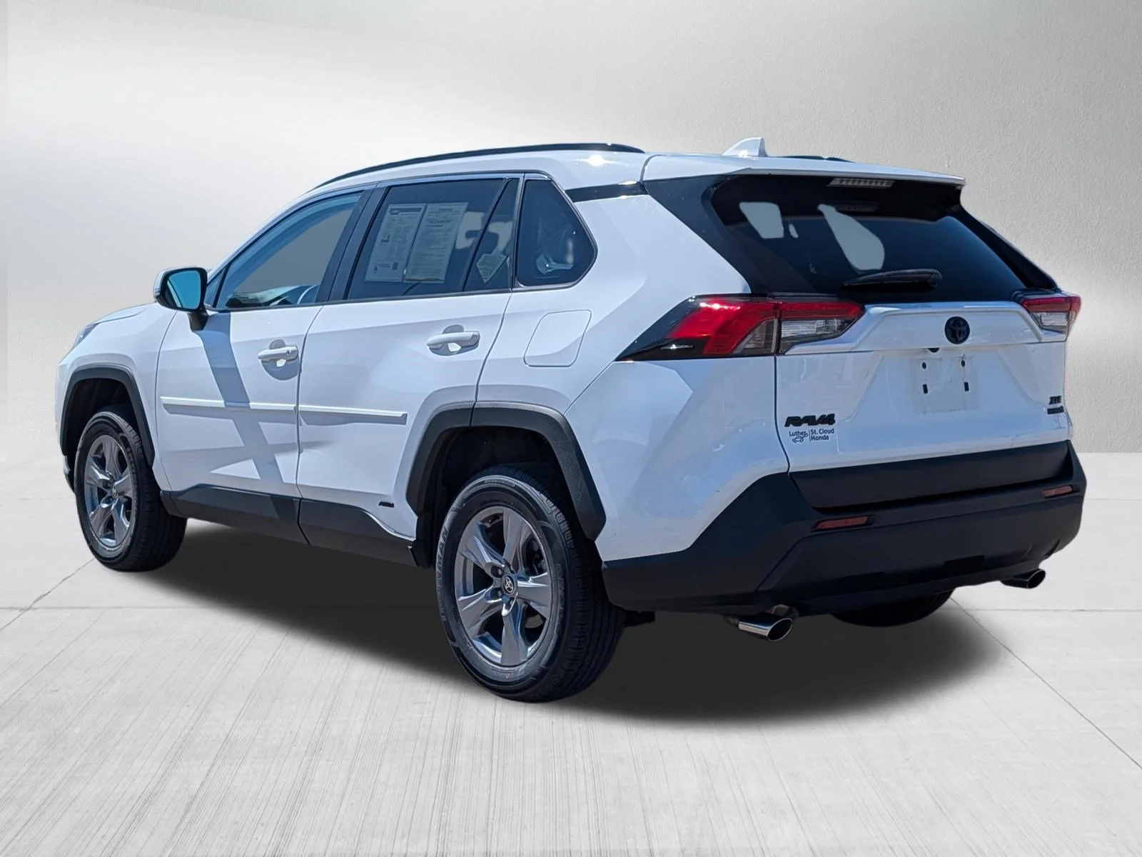 Used 2022 White Toyota Hybrid XLE image 5