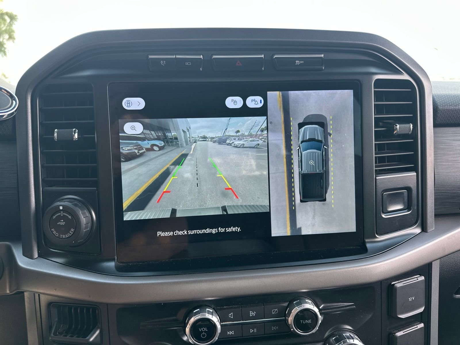Used 2024 Avalanche Gray Ford XLT image 24