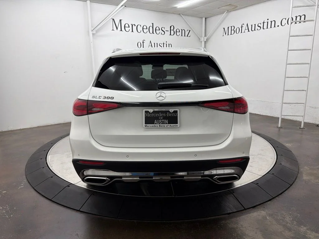 New 2027 White Mercedes-Benz GLC 300 image 7