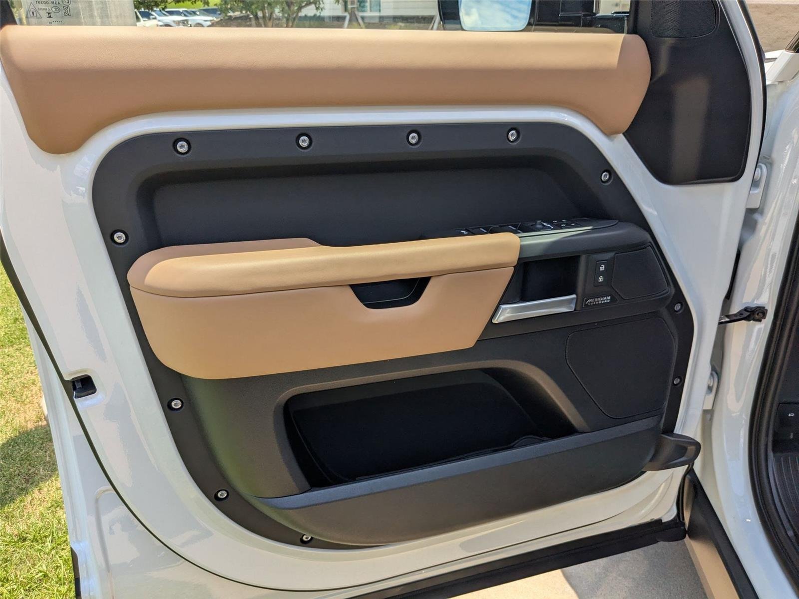 New 2026 Fuji White Land Rover X-Dynamic SE image 11