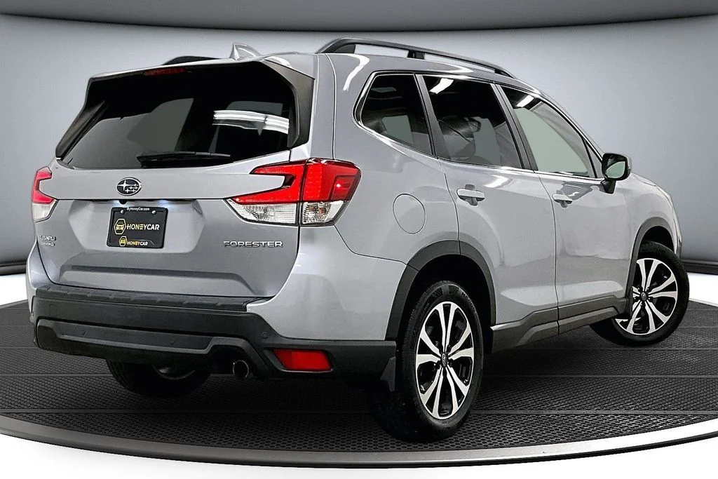 Used 2021 Silver Subaru Limited image 6