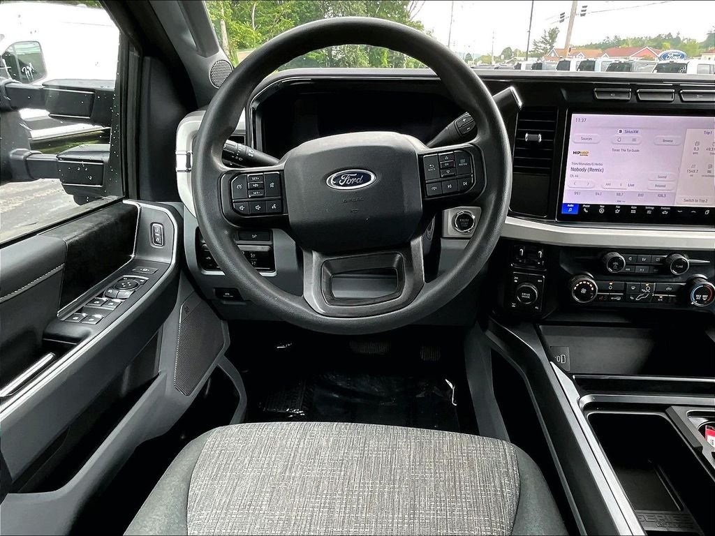 Used 2023 Black Ford XLT image 17