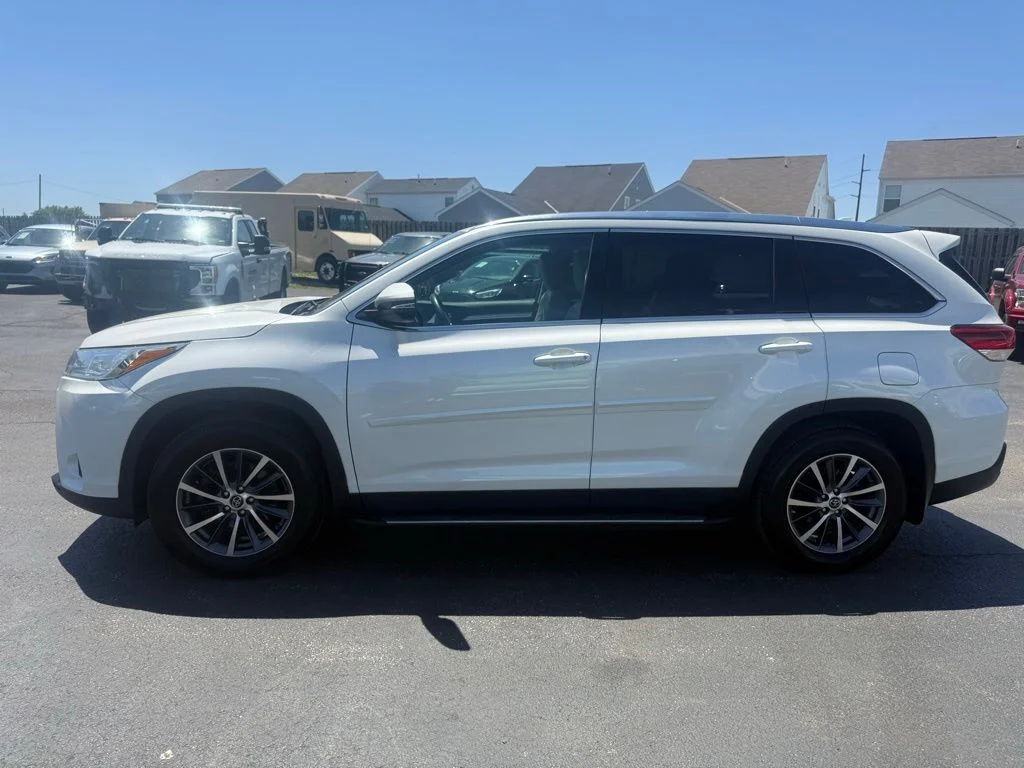 Certified Used 2019 Blizzard Pearl Toyota XLE image 7