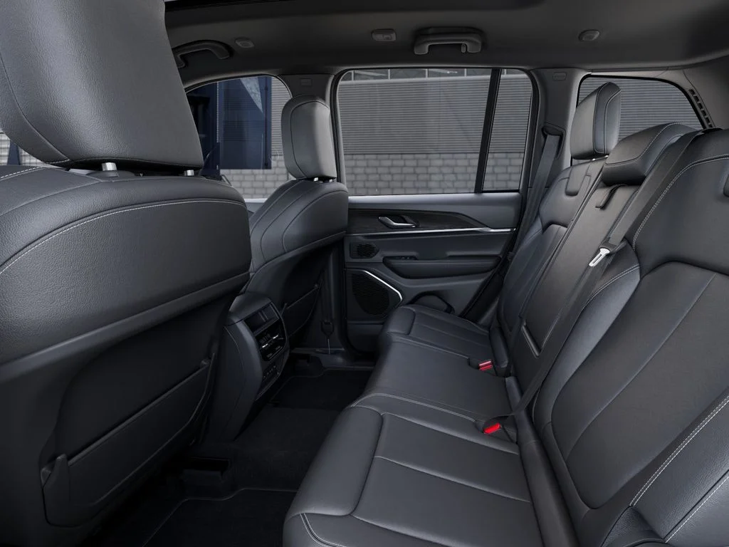 New 2026 Bright White Clear-Coat Exterior Paint Jeep Limited image 23