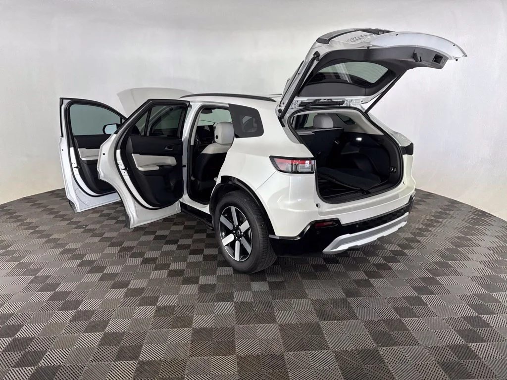Used 2025 White Honda Touring image 18
