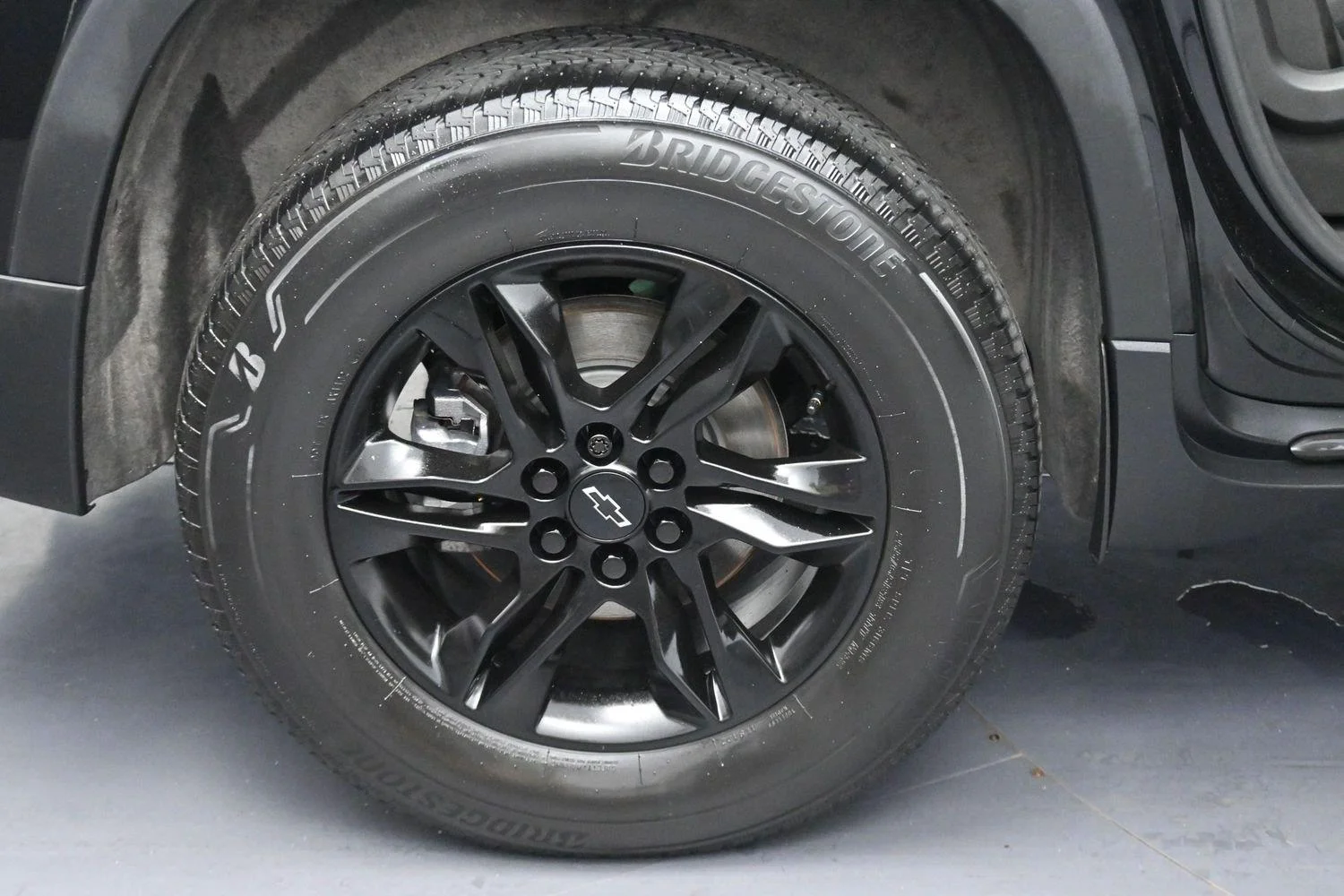 Used 2023 Mosaic Black Metallic Chevrolet LT Cloth image 33
