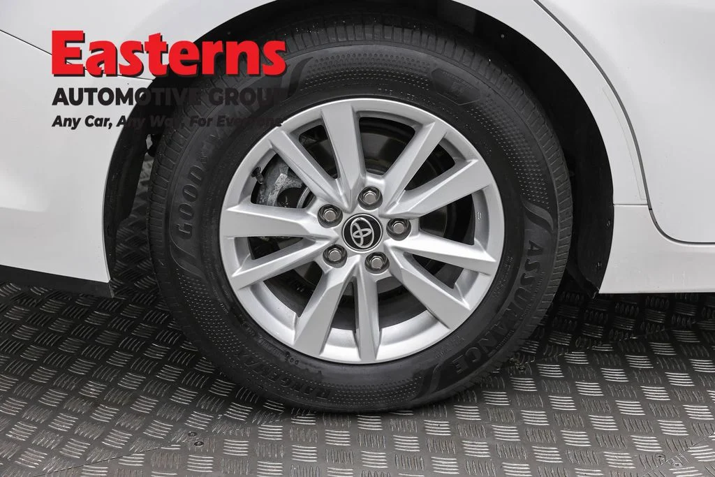 Used 2025 White Toyota LE image 29