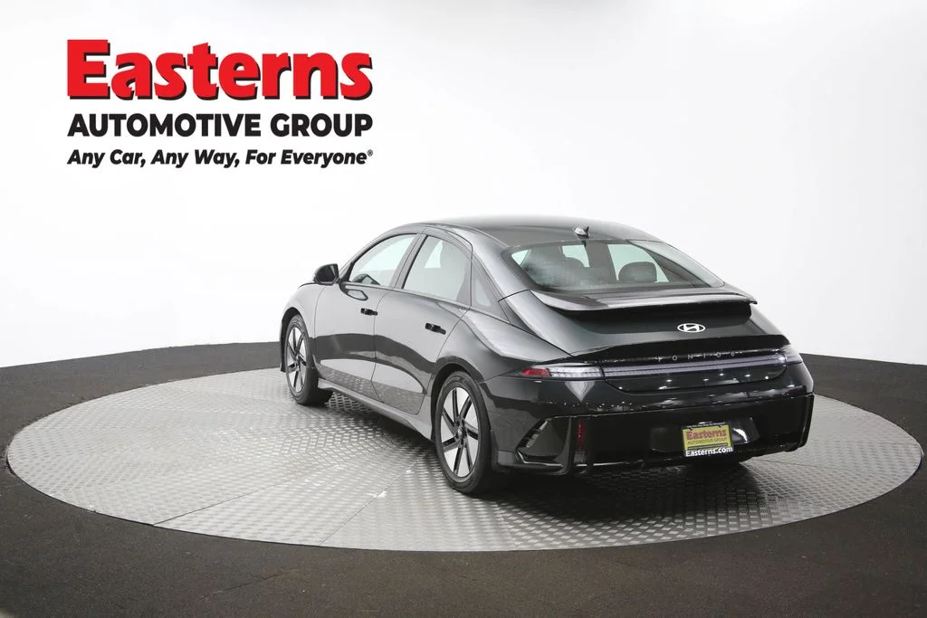 Used 2024 Green Hyundai SE image 35