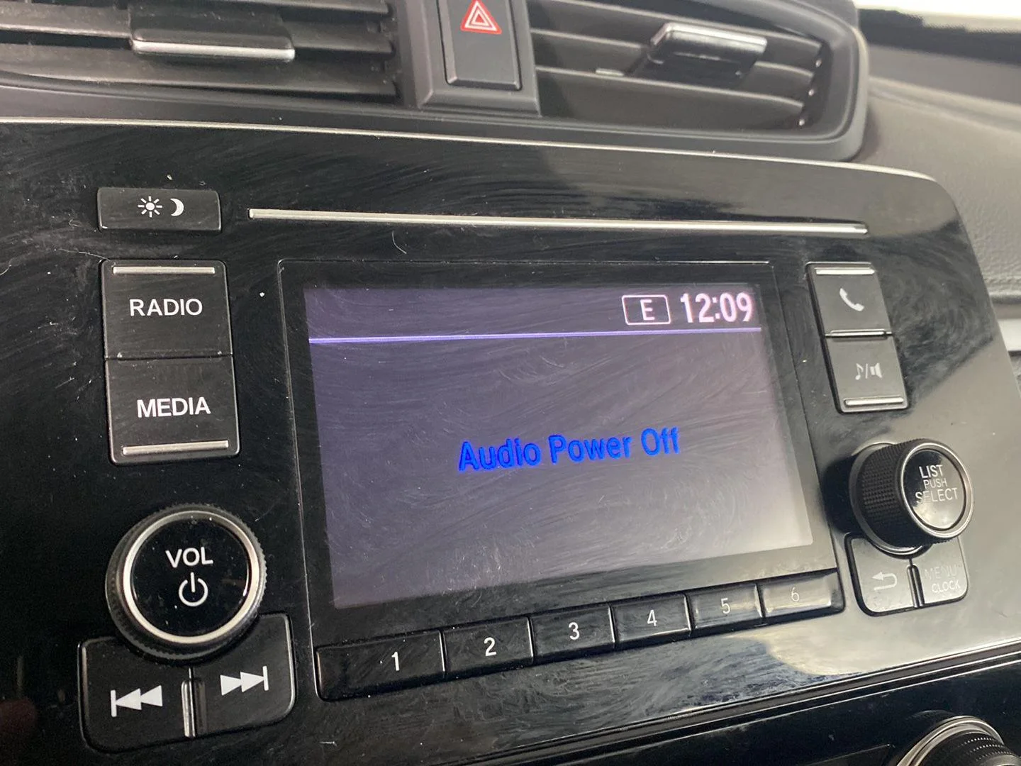 Used 2018 Lunar Silver Metallic Honda LX image 15
