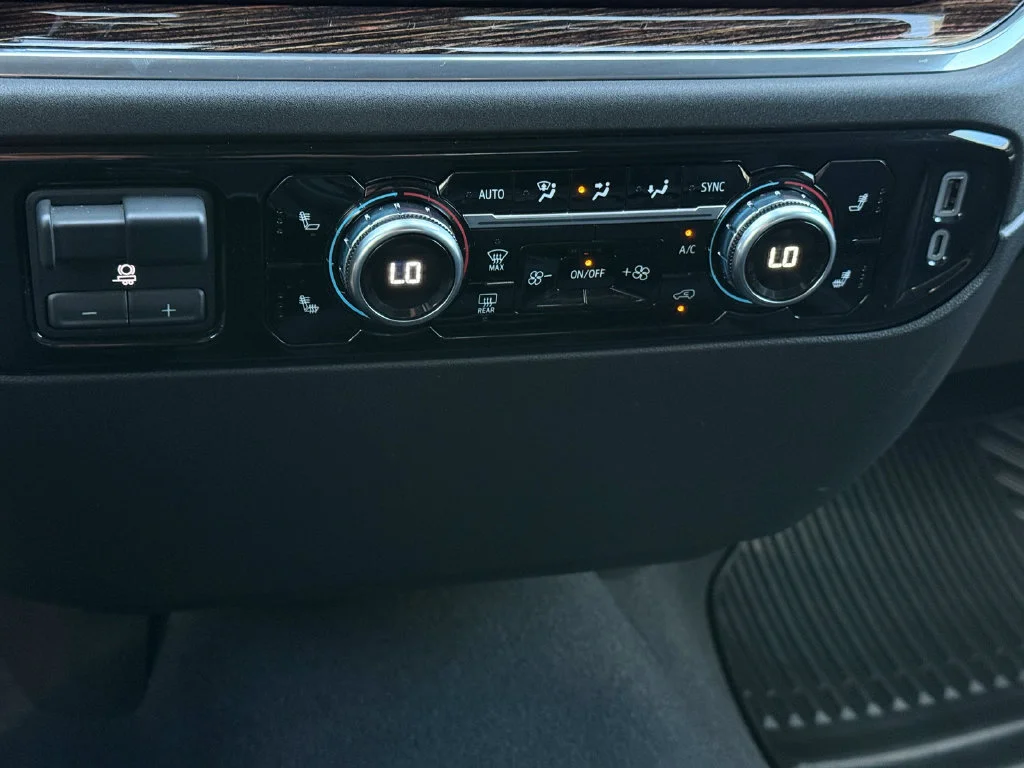 Used 2023 SUMMIT WHITE GMC Elevation image 28