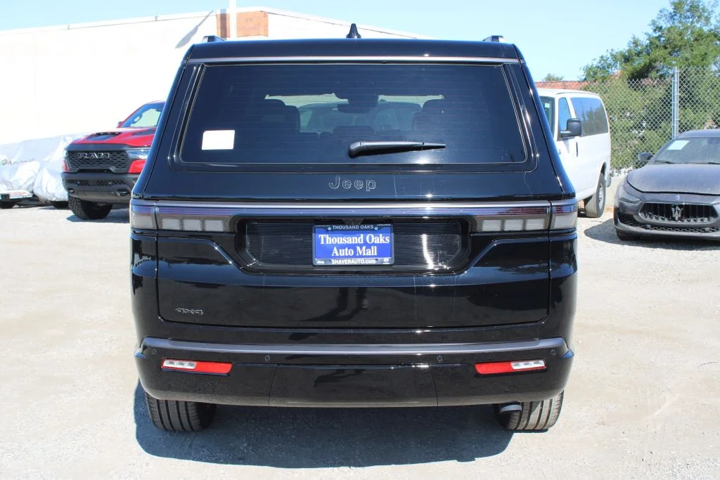 New 2026 High Gloss Black Exterior Paint Jeep Limited Reserve image 5