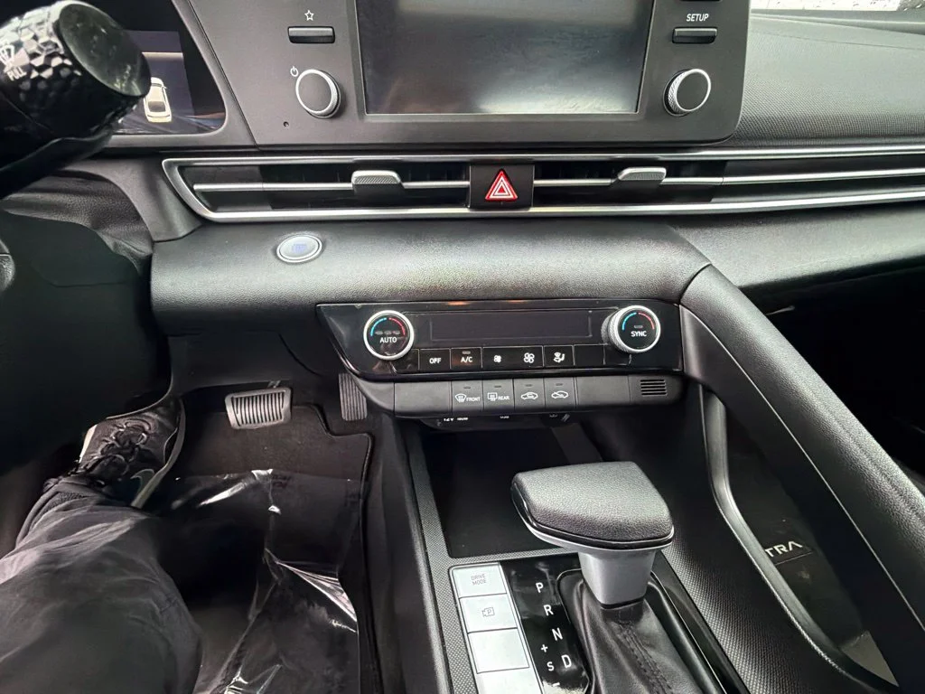 Used 2023 Blue Hyundai SEL image 18