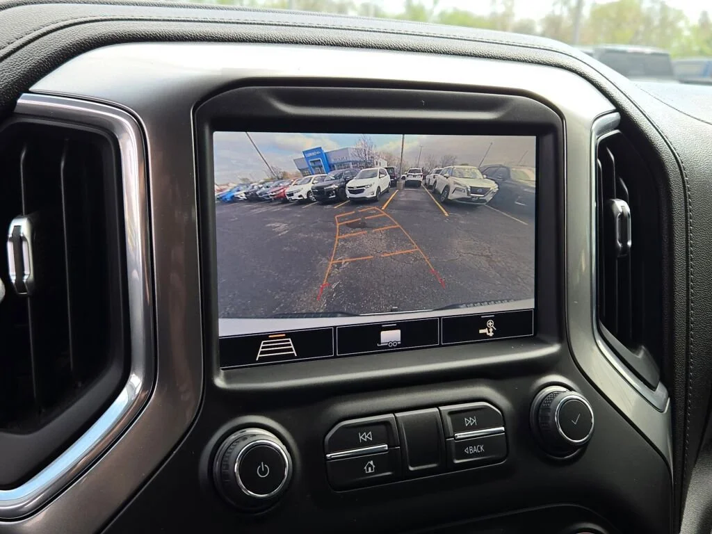Used 2020 SUMMIT WHITE Chevrolet LT image 27