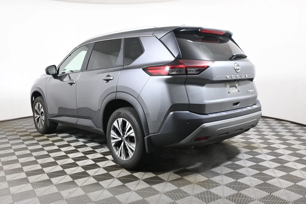 Used 2023 Gray Nissan SV image 5