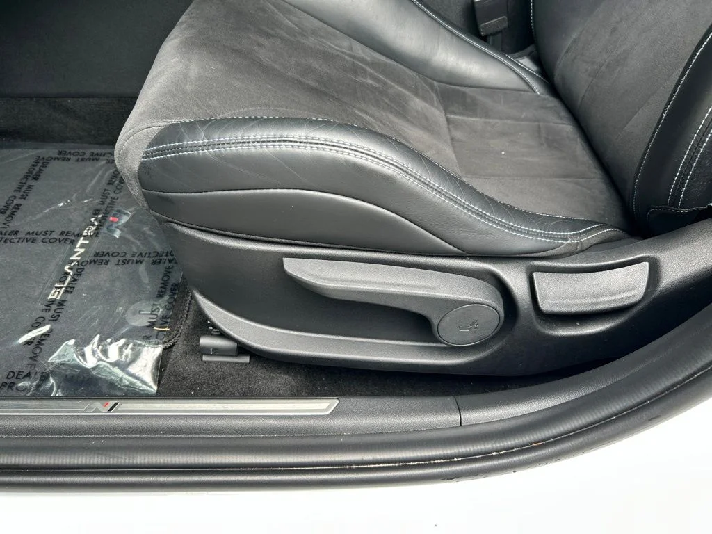 Used 2022 White Hyundai Base image 16