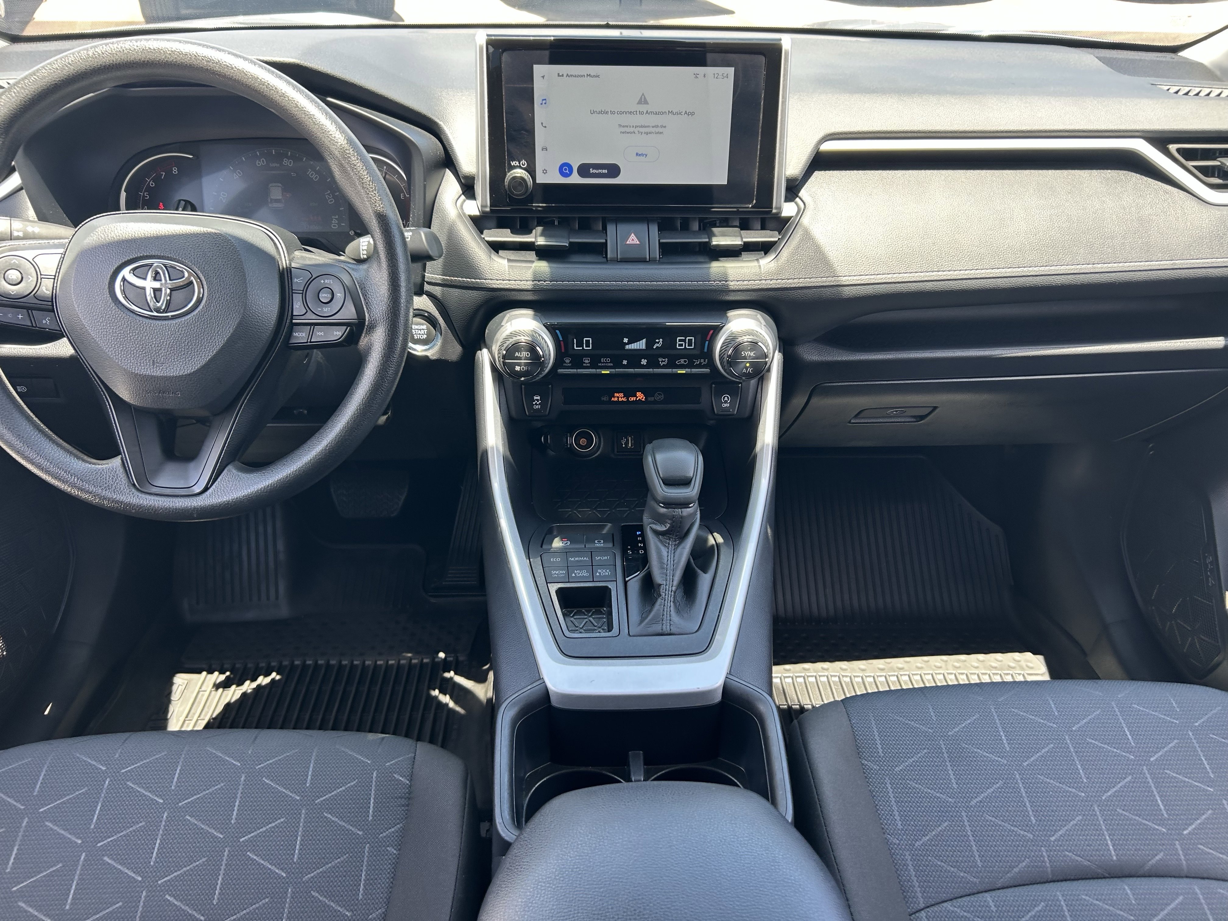 2025 Toyota RAV4 XLE - Photo 15