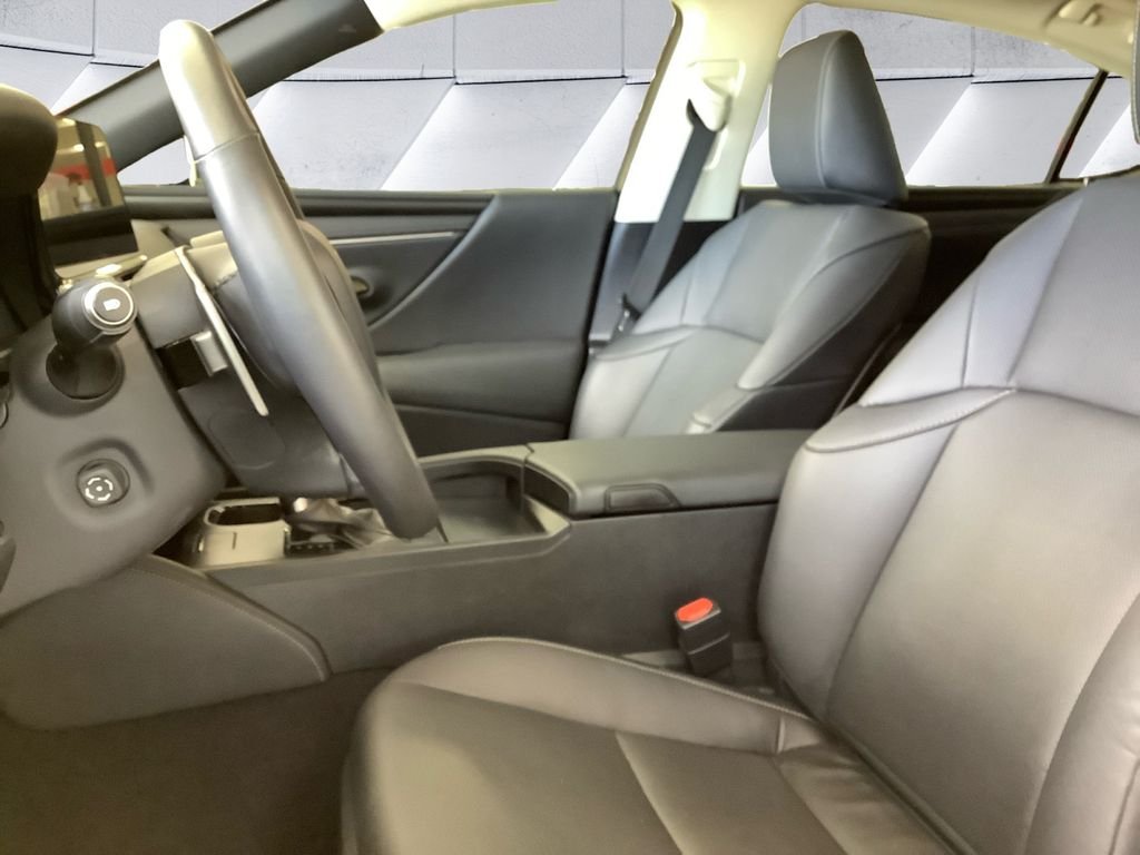 Used 2023 White Lexus 350 image 7