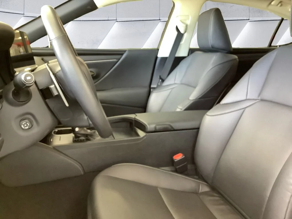 Used 2023 White Lexus 350 image 7
