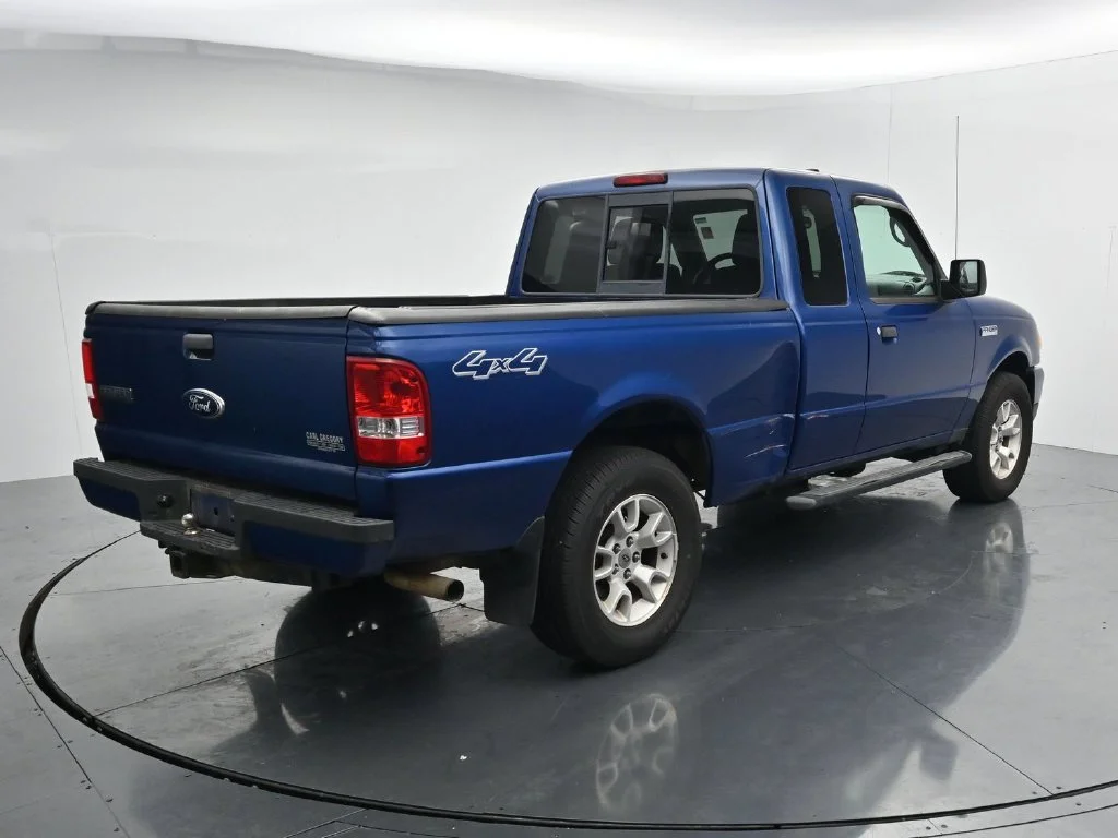 Used 2011 Blue Ford XLT image 6