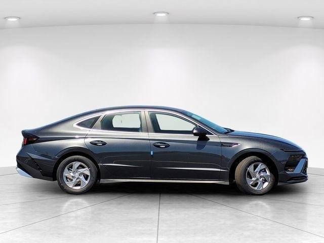 New 2026 Gray Hyundai SE image 8