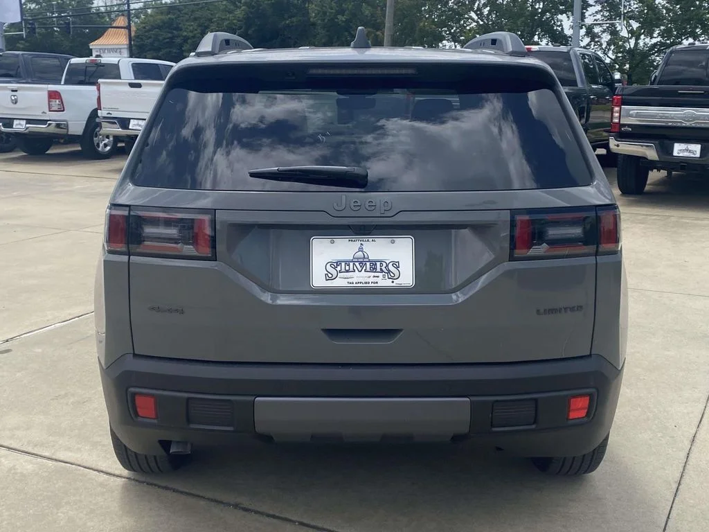 New 2026 Sting-Gray Clear-Coat Exterior Paint Jeep Limited image 5