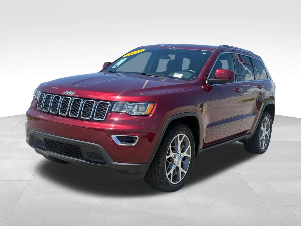 Used 2021 Red Jeep Laredo E image 1