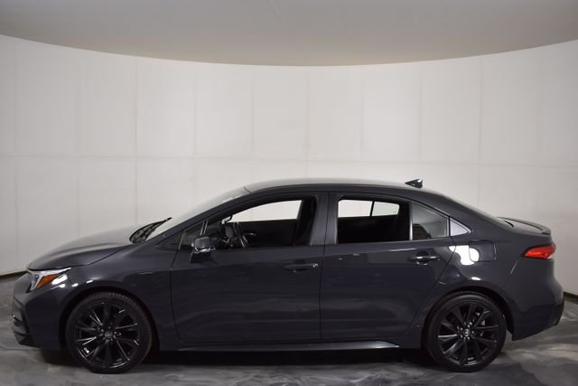 Used 2024  Toyota SE image 5