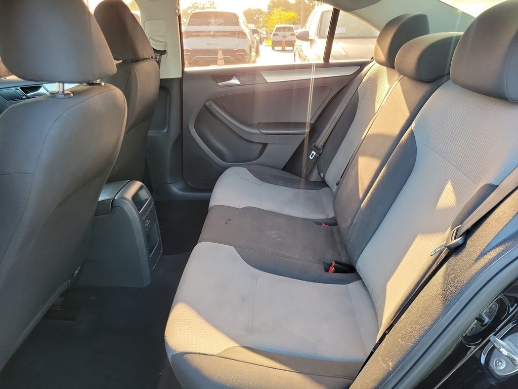 Used 2018  Volkswagen 1.4T S image 9