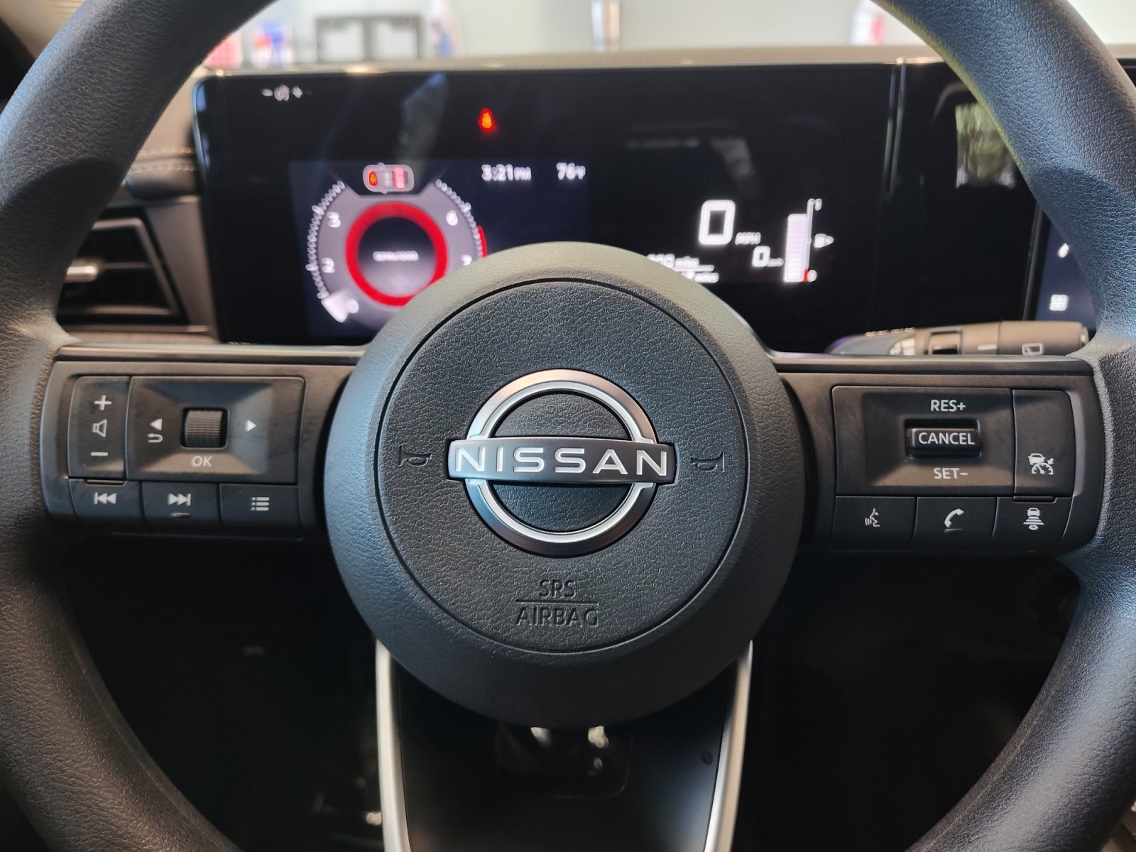Certified Used 2026 Aspen White Tricoat/Super Black Nissan SV image 18