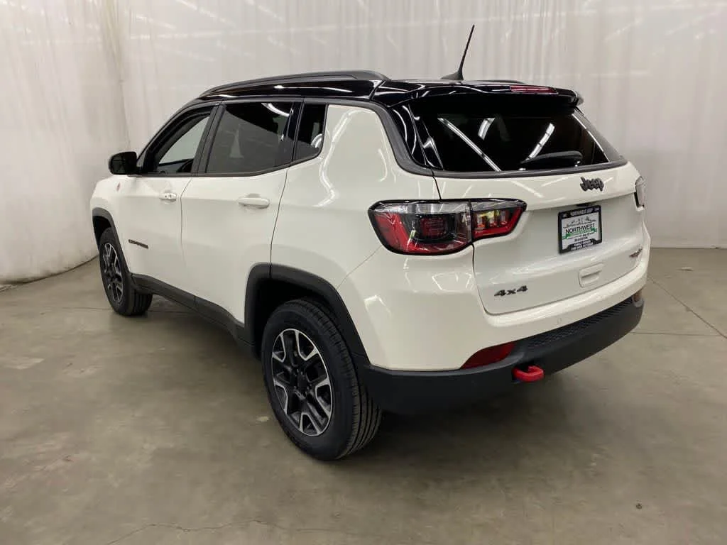 Used 2021 White Clearcoat Jeep Trailhawk image 4