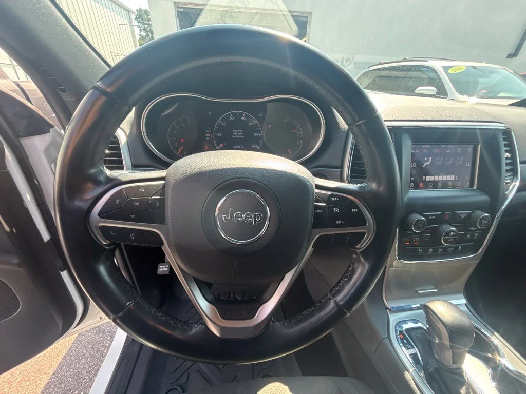 Used 2020 White Jeep Laredo E image 13