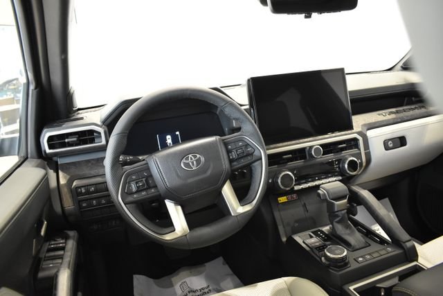 Certified Used 2025  Toyota Limited image 15
