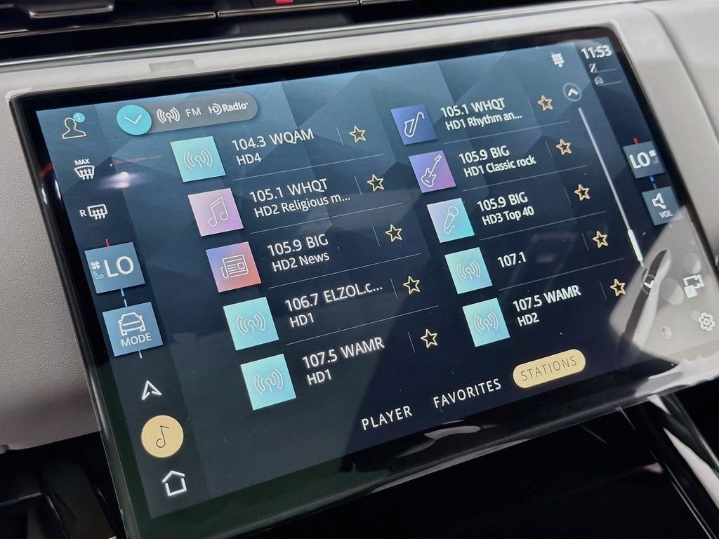New 2026 Fuji White Land Rover Dynamic SE image 15
