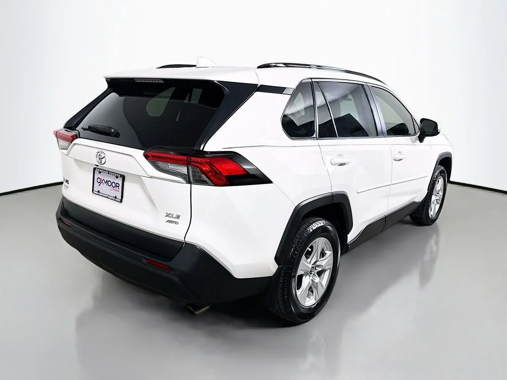 Used 2019 Super White Toyota XLE image 7