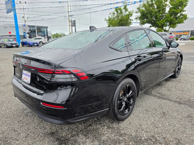 Used 2025 Crystal Black Pearl Honda SE image 6