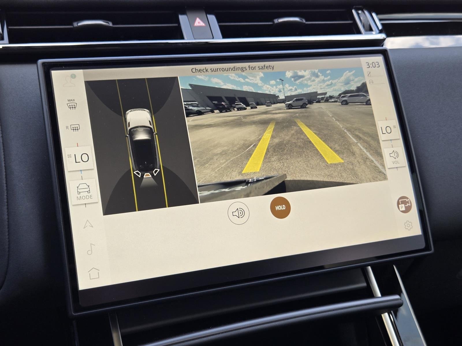 New 2025 Santorini Black Land Rover Dynamic SE image 22