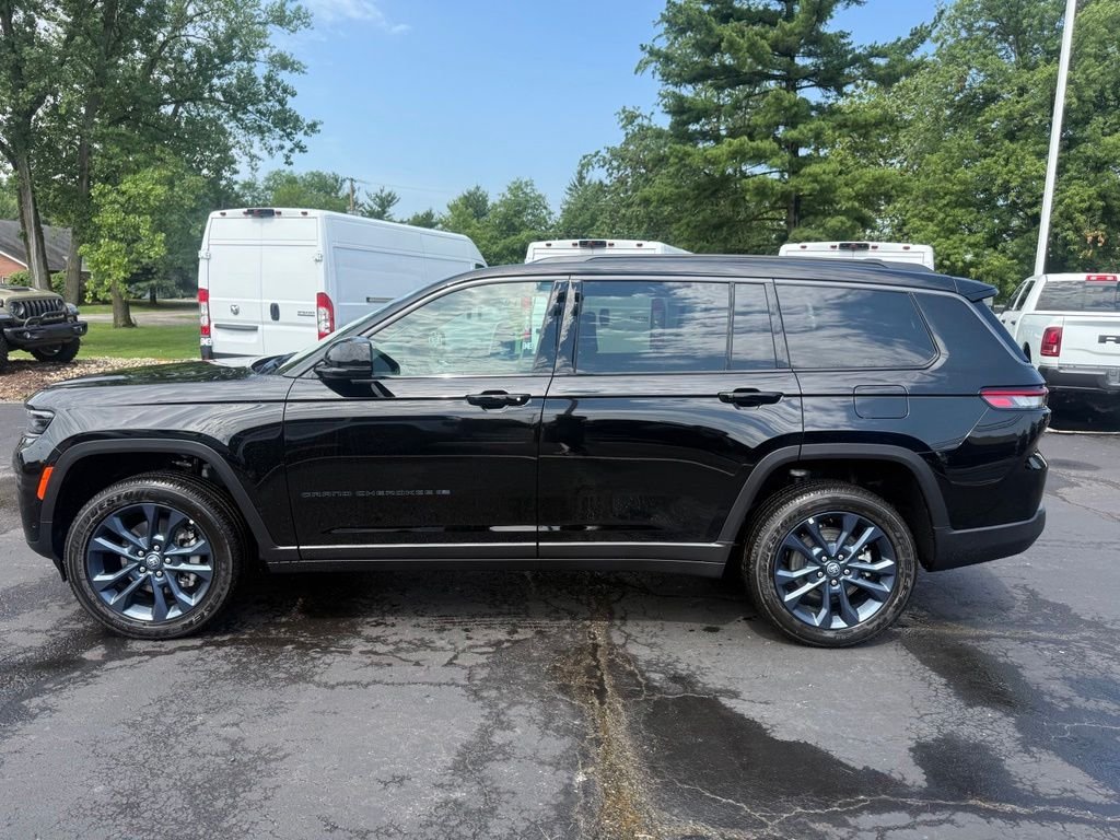 New 2026 Diamond Black Crystal Pearl-Coat Exterior Paint Jeep Limited image 7