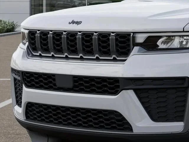 New 2026 Bright White Clear-Coat Exterior Paint Jeep Laredo image 39